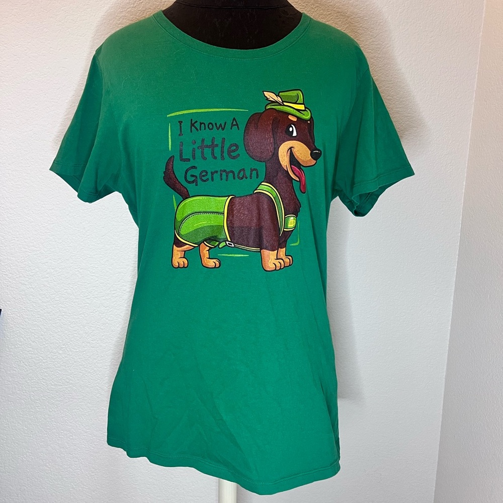 Port and Company I know a little German Dog Green Short Sleeve Graphic T-Shirt
